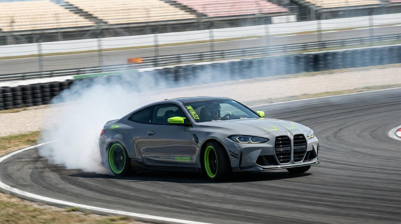 搜同网 - 赛道漂移挑战：改装M4极限测试视频